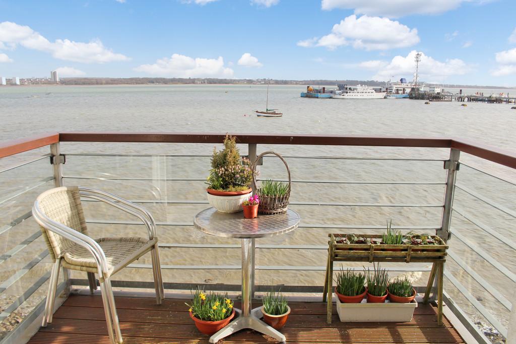 Davidson Close, Hythe, Southampton 2 bed apartment £1,200 pcm (£277 pw)
