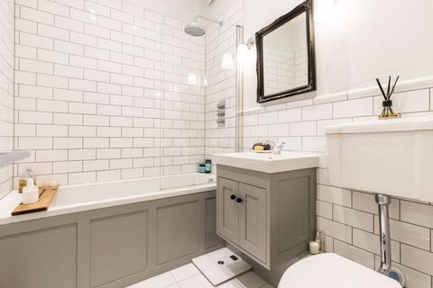 70b Hadyn Park Road, London, W12 9AG