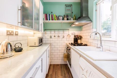 70b Hadyn Park Road, London, W12 9AG