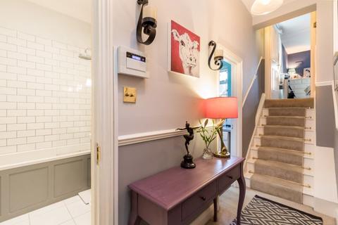 70b Hadyn Park Road, London, W12 9AG
