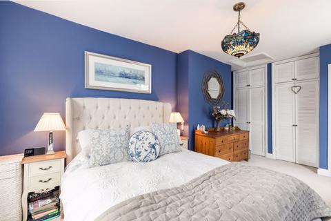 70b Hadyn Park Road, London, W12 9AG