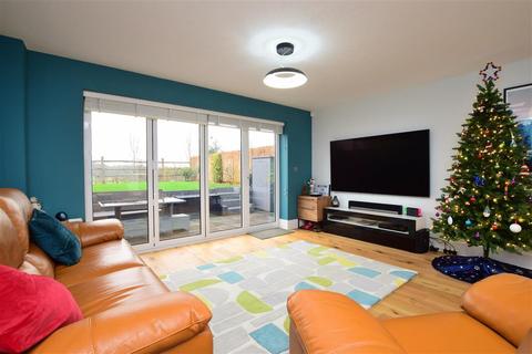 11 Chatfield Close, Cooksbridge, Lewes, BN8 4FF
