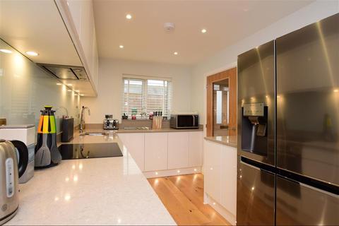 11 Chatfield Close, Cooksbridge, Lewes, BN8 4FF