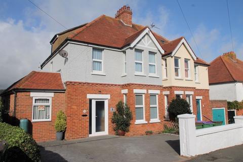 8 Segrave Crescent, Folkestone, CT19 6AZ