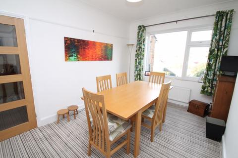 8 Segrave Crescent, Folkestone, CT19 6AZ