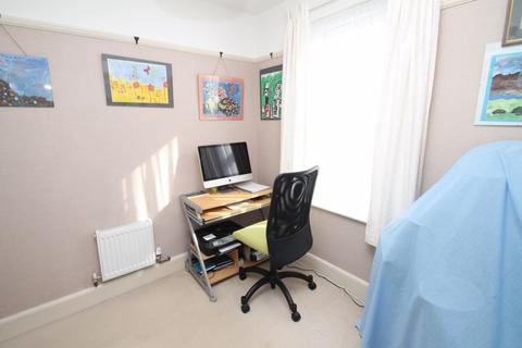 8 Segrave Crescent, Folkestone, CT19 6AZ