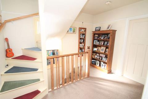 8 Segrave Crescent, Folkestone, CT19 6AZ