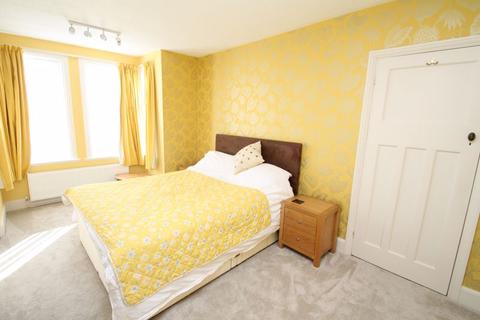 8 Segrave Crescent, Folkestone, CT19 6AZ