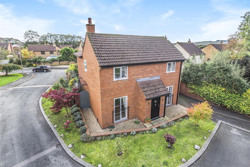 Eagle Close, Kingsteignton, Newton Abbot 4 bed detached house £450,000