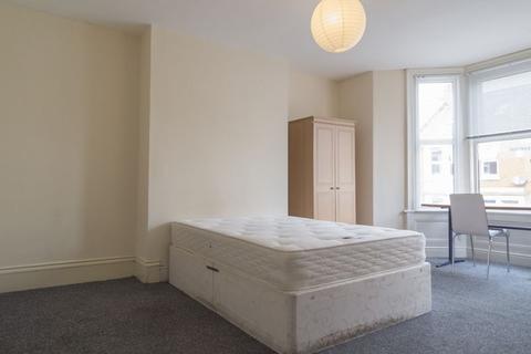 3 bedroom apartment to rent - Grosvenor Gardens, Jesmond Vale - 3 bedrooms - 75pppw