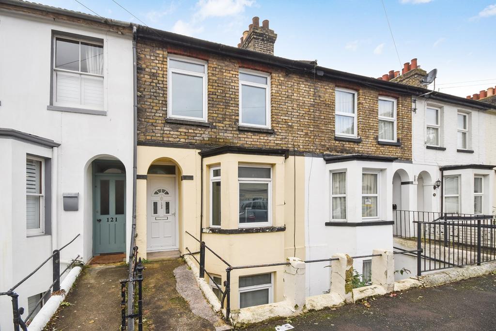 Heathfield Avenue, Dover, CT16 4 bed terraced house £180,000
