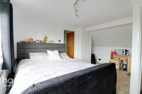 67 Bader Way, Rainham, RM13 7HU