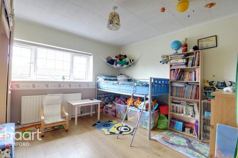 67 Bader Way, Rainham, RM13 7HU