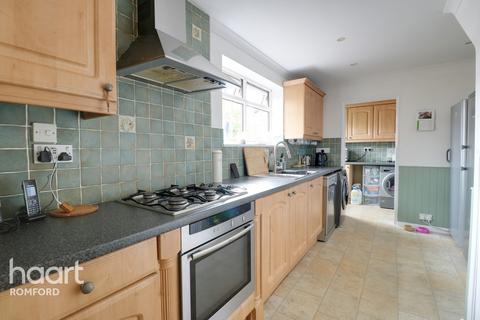 67 Bader Way, Rainham, RM13 7HU