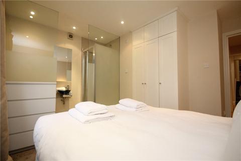 undefined, Chiswick High Road, Chiswick, London, W4