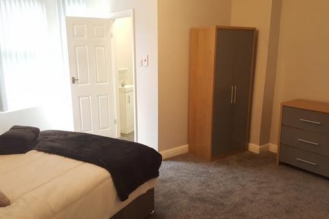 1 bedroom in a house share to rent, Delph Street, Wigan