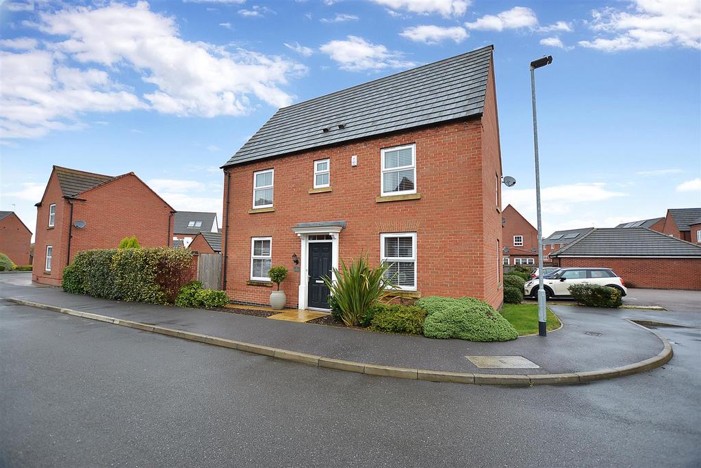 Sunstone Grove, SuttoninAshfield 3 bed detached house £220,000