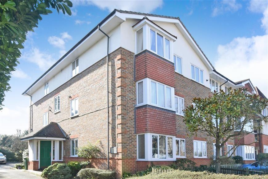 Parkgate Road Wallington SM6 2 bed flat £1,175 pcm (£271 pw)