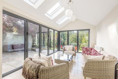 16 College Hill, Godalming, GU7 1YA