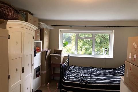 18 Arundel Close, Crawley, RH10 7AW