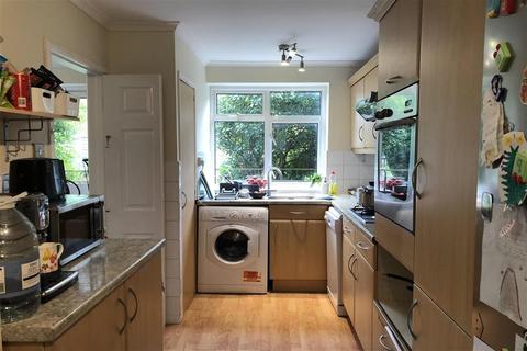 18 Arundel Close, Crawley, RH10 7AW