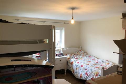 18 Arundel Close, Crawley, RH10 7AW