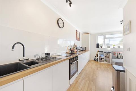 1 bedroom apartment for sale - Pembroke Avenue, Hersham, Walton-on-Thames, Surrey, KT12