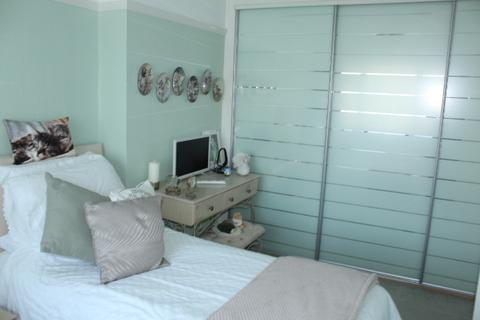 83 Woodham Road, London, SE6 2SB