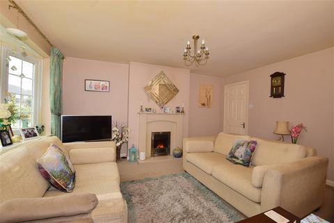 13 Welton Close, Tonbridge, TN9 2QX