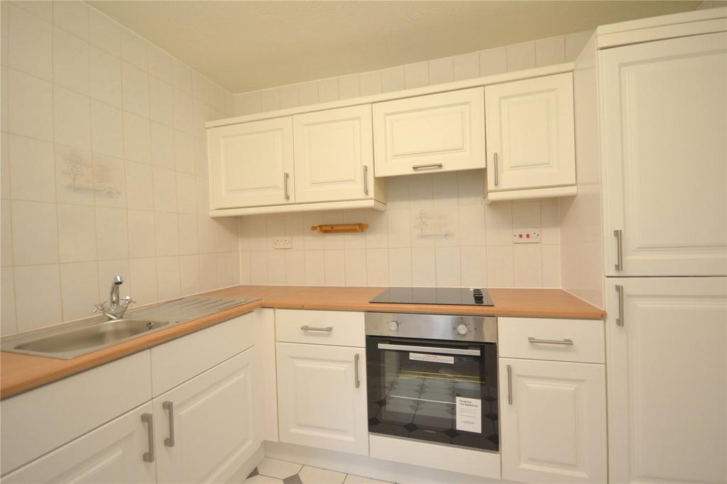 Princess Court, Marine Road, Colwyn... 2 bed apartment £595 pcm (£137 pw)