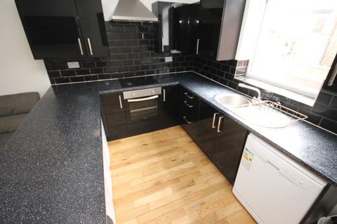 6 bedroom terraced house to rent, Delph Mount, Woodhouse, Leeds, LS6 2HS