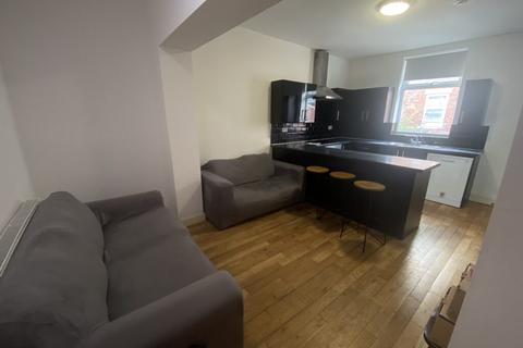 6 bedroom terraced house to rent, Delph Mount, Woodhouse, Leeds, LS6 2HS
