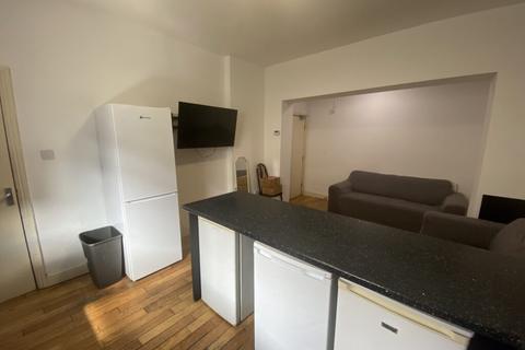 6 bedroom terraced house to rent, Delph Mount, Woodhouse, Leeds, LS6 2HS