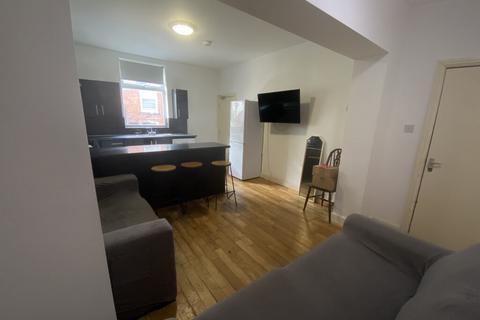 6 bedroom terraced house to rent, Delph Mount, Woodhouse, Leeds, LS6 2HS