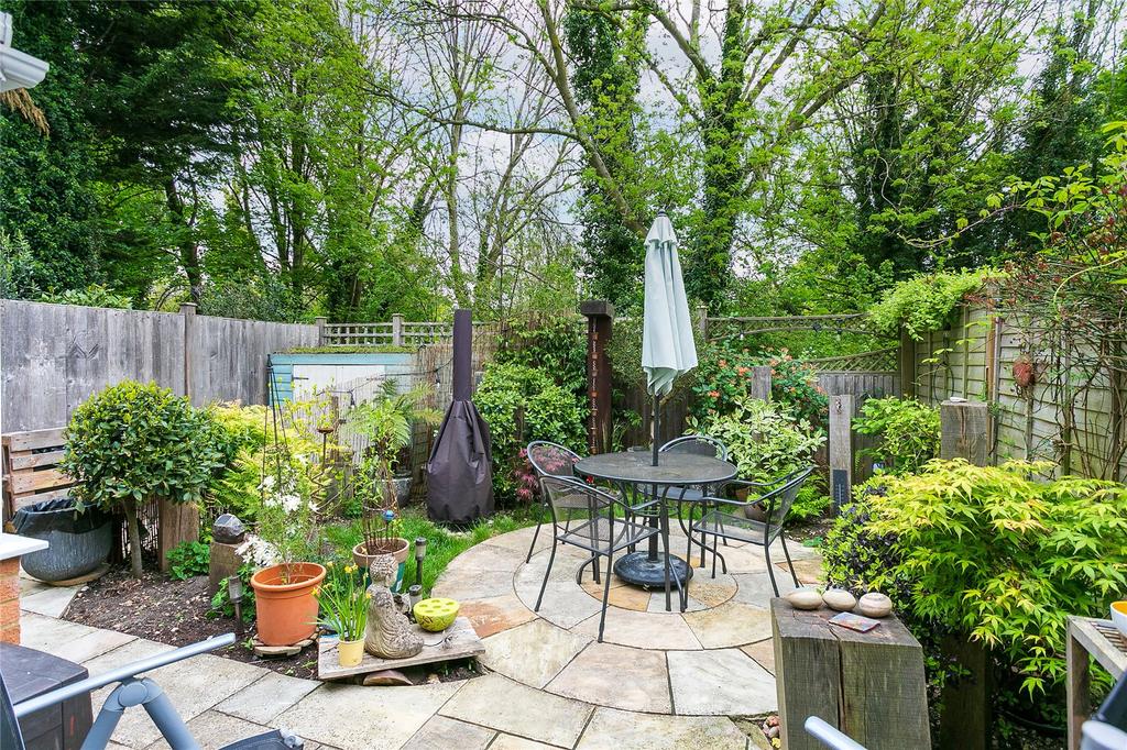 Waterside, Kings Langley... 3 bed terraced house £475,000