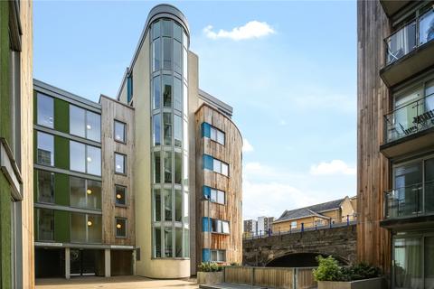 2 bedroom flat to rent, Grosvenor Court, 2 Wharf Lane, London, E14