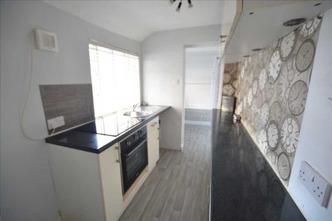 2 bedroom semi-detached house to rent, Dierden Street, Winsford