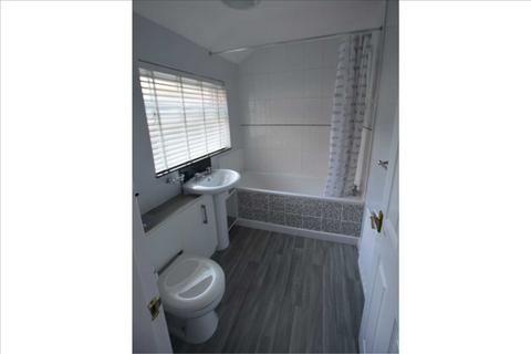 2 bedroom semi-detached house to rent, Dierden Street, Winsford