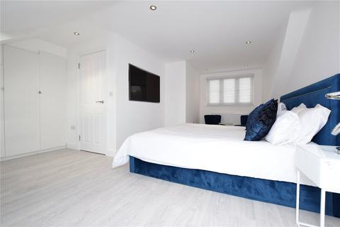 6 Meadfarm Close, Romford, RM3 9FJ