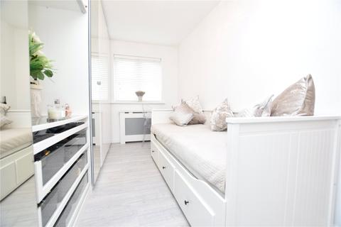 6 Meadfarm Close, Romford, RM3 9FJ