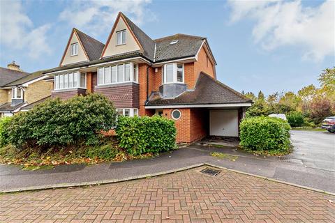 37 Lower Green Gardens, Worcester Park, KT4 7NX