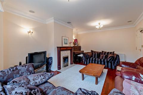 37 Lower Green Gardens, Worcester Park, KT4 7NX