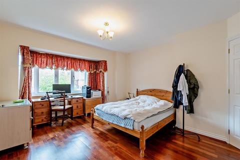 37 Lower Green Gardens, Worcester Park, KT4 7NX