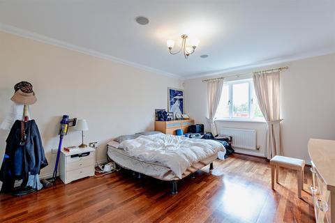 37 Lower Green Gardens, Worcester Park, KT4 7NX