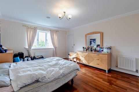 37 Lower Green Gardens, Worcester Park, KT4 7NX