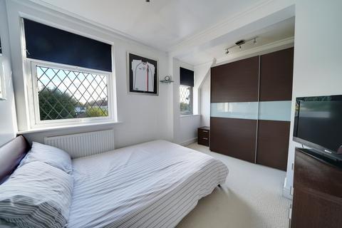 88 Village Road, Enfield, EN1 2EU