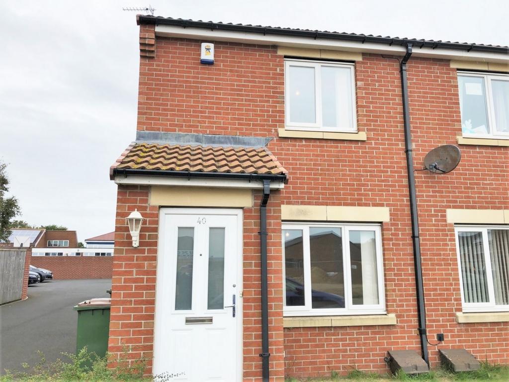 Low Farm Drive, Redcar, TS10 2 bed end of terrace house £550 pcm (£