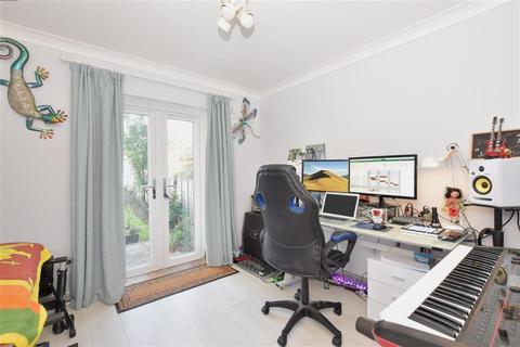 8 Bourne View Close, Emsworth, PO10 8NS