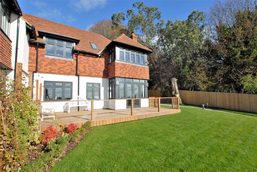 Cannongate Road, Hythe, CT21 4 bed detached house £835,000