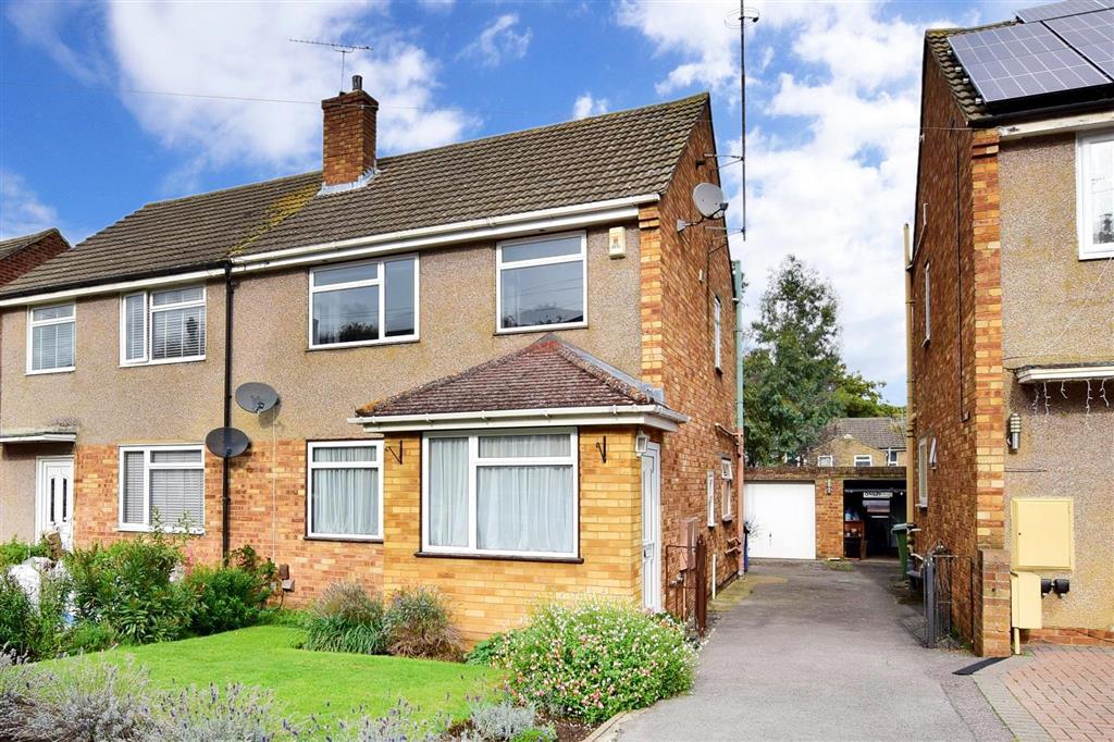 Cherryfields, Sittingbourne, Kent 2 bed semidetached house £250,000